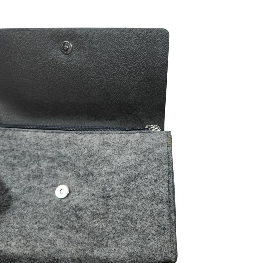 La Prairie‎ Felt and Faux Leather Cosmetic Clutch/Pouch Gray